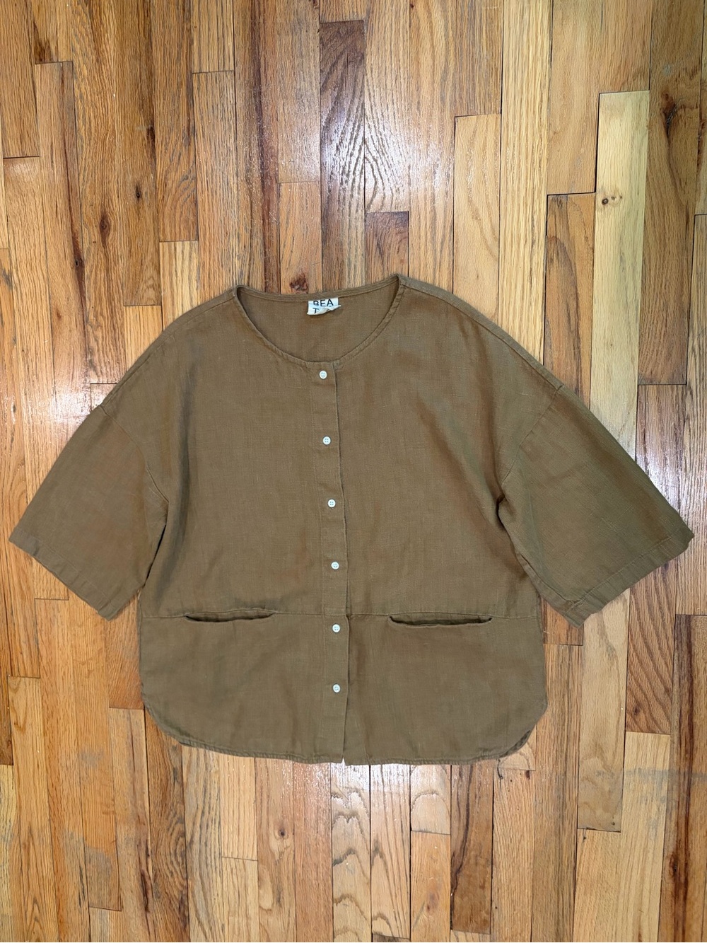 Beaton linen Size M tan utility shirt